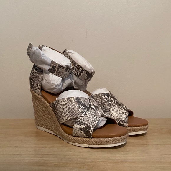 Treasure & Bond Shoes - Treasure & Bond Snakeskin Pattern Wedges sz7